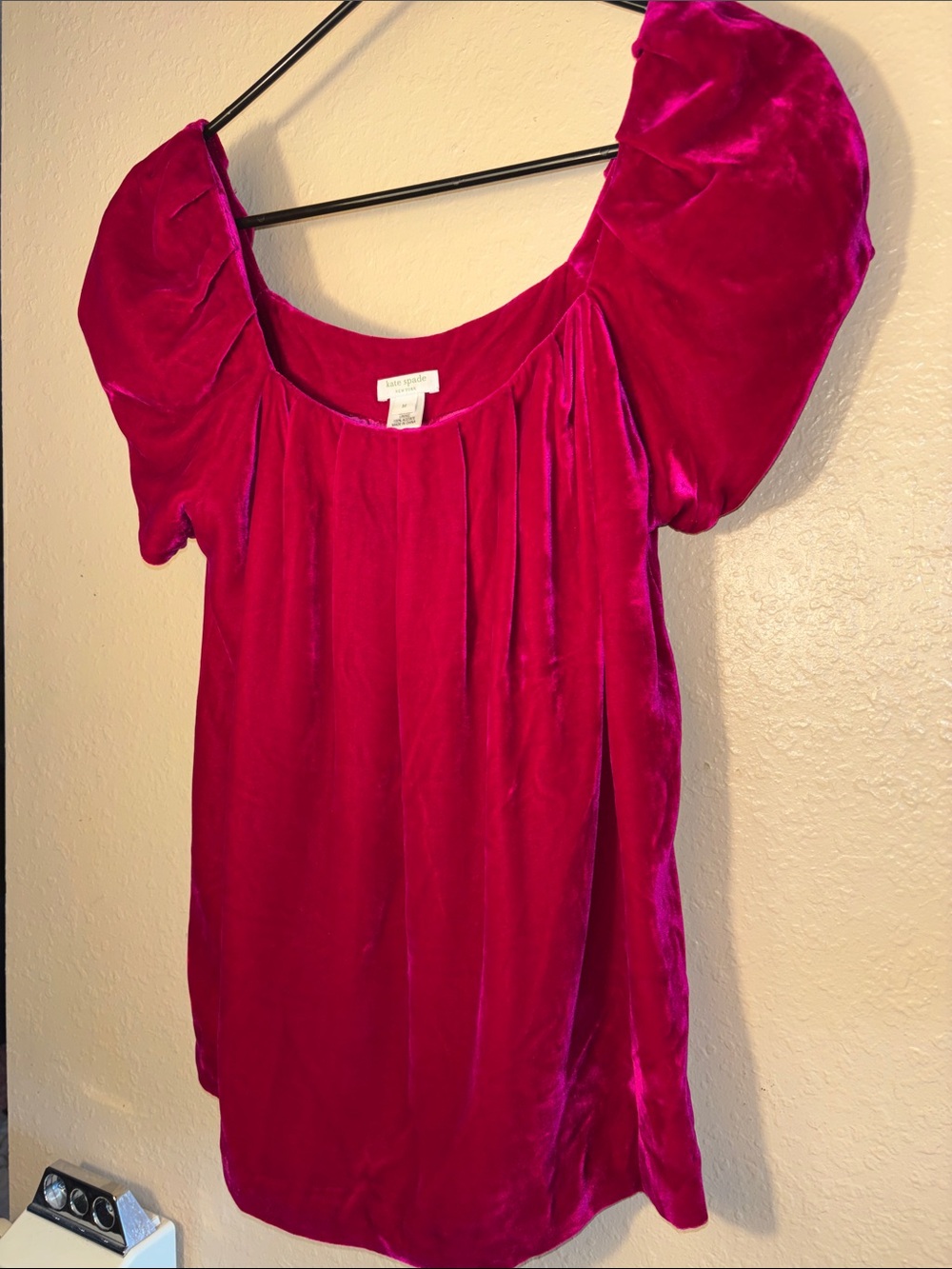 EUC KATE SPADE vibrant fuchsia velvet top with pink satin like lining, puff slee